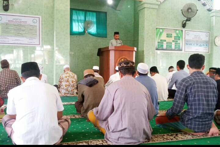 Tak Perduli Isu Covid-19, Bermodal Iman dan STBM-PHBS Warga KSB Tetap Sholat Jum’at Berjamaah