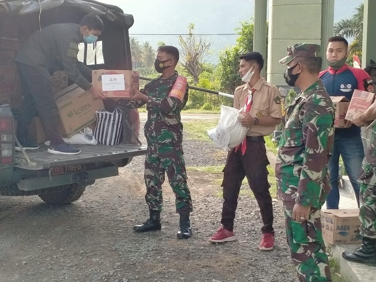 Peduli Korban Bencana Kebakaran Batu Rotok Kodim 1628/Sumbawa Barat Kirim Paket Bantuan