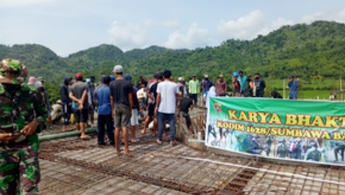 Kodim 1628/SB Dan Masyarakat Gotong Royong Bangun Masjid AR-Rahmah