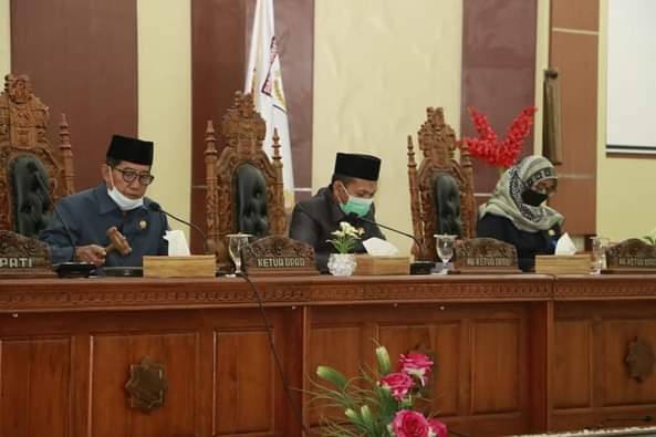 Mengikuti Aturan, DPRD KSB Resmi Umumkan Pemberhentian Bupati dan Wakil Bupati Sumbawa Barat