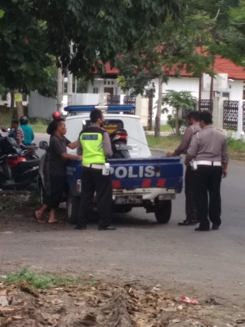 Truck Box Adu Jangkrik Dengan Sepeda Motor