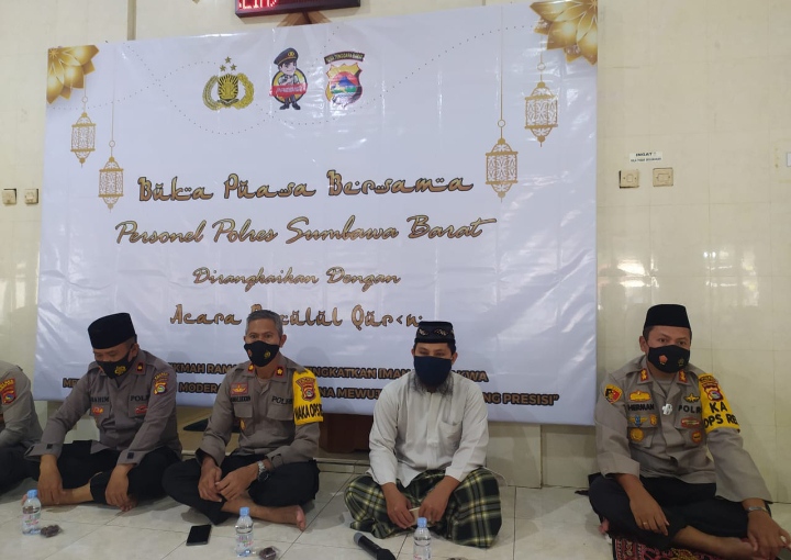 Polres Sumbawa Barat Gelar Nuzulul Qur’an dan Buka Bersama di Masjid Ar-Rahmatullah