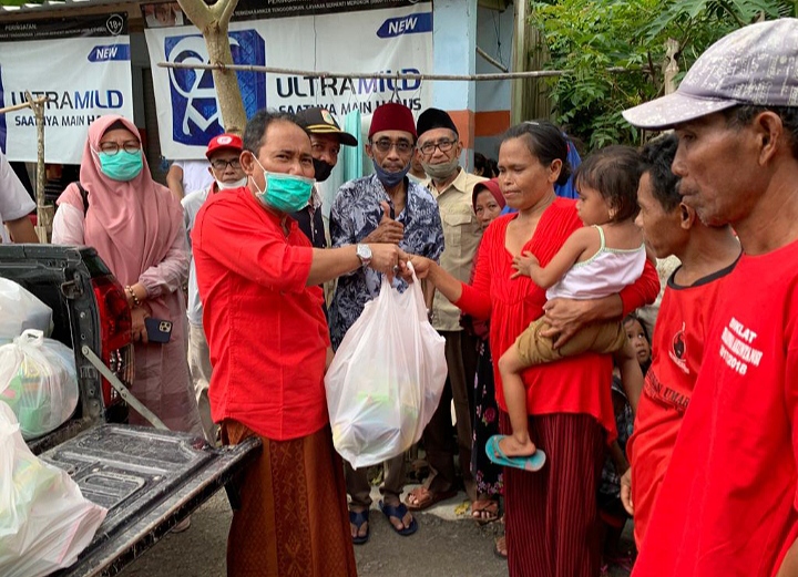 Tradisi Berbagi HW Musyafirin dan Hj Hanifa Musyafirin di Bulan Suci Ramadhan