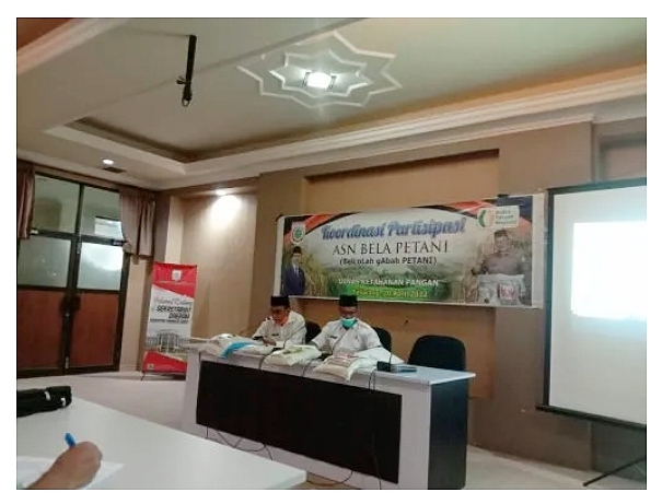 Bupati Himbau ASN KSB Beli Beras Petani Melalui TPP