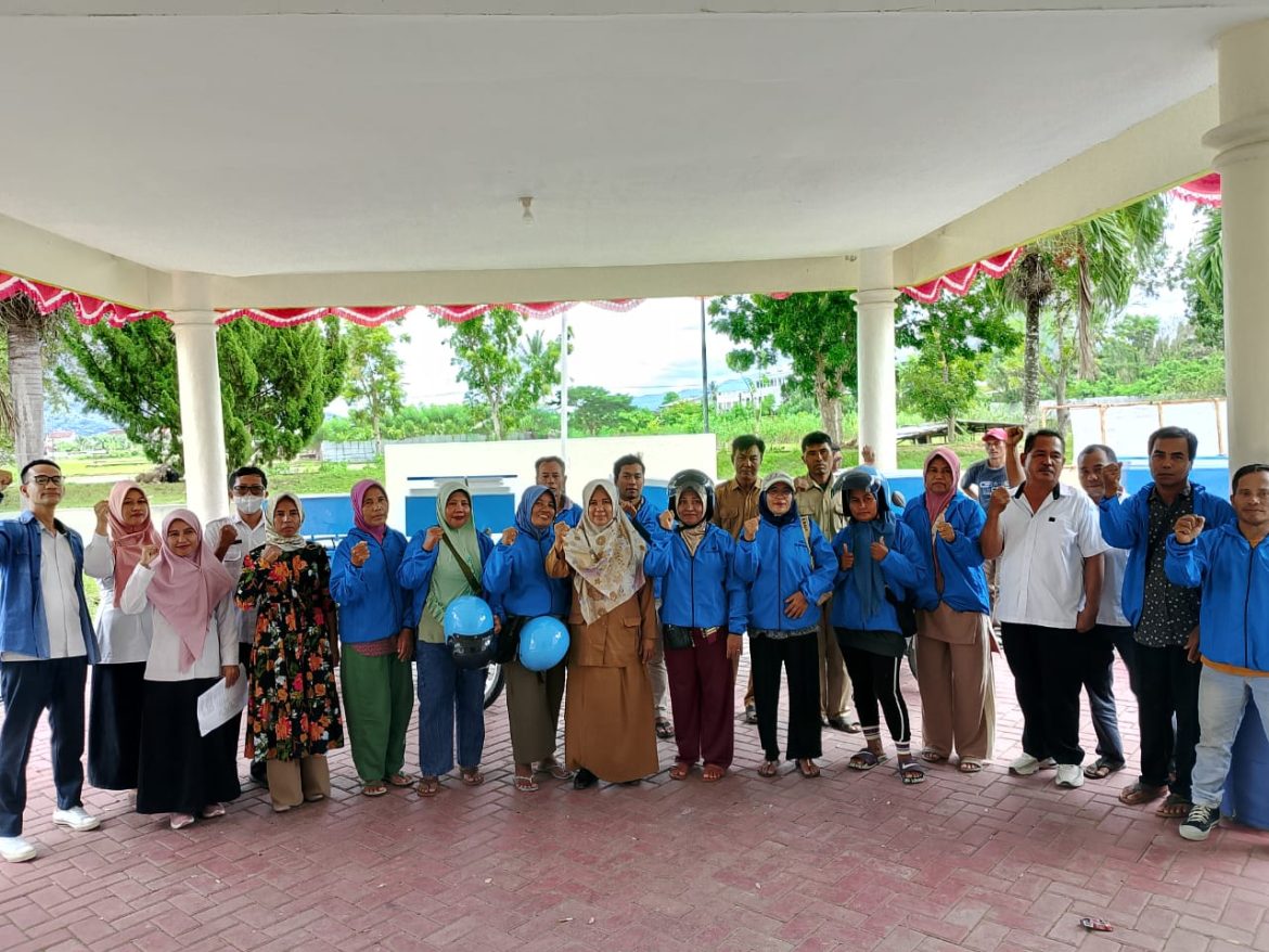 Pesan Dinas Perikanan KSB Lewat Pembagian 15 Unit Rombong Pemasar Pada Pelaku Usaha Perikanan