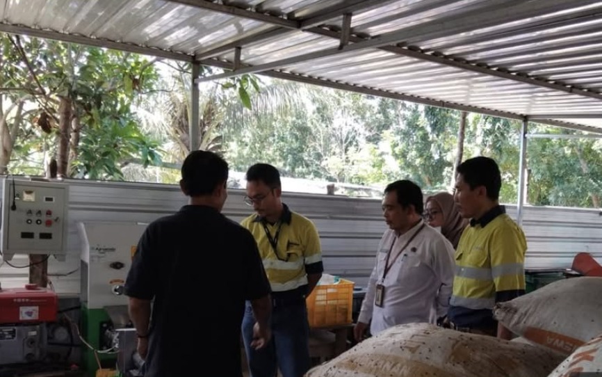 Dinas Perikanan KSB Dorong Kemandirian Pembudidaya Melalui Program Pakan Mandiri di Sekongkang